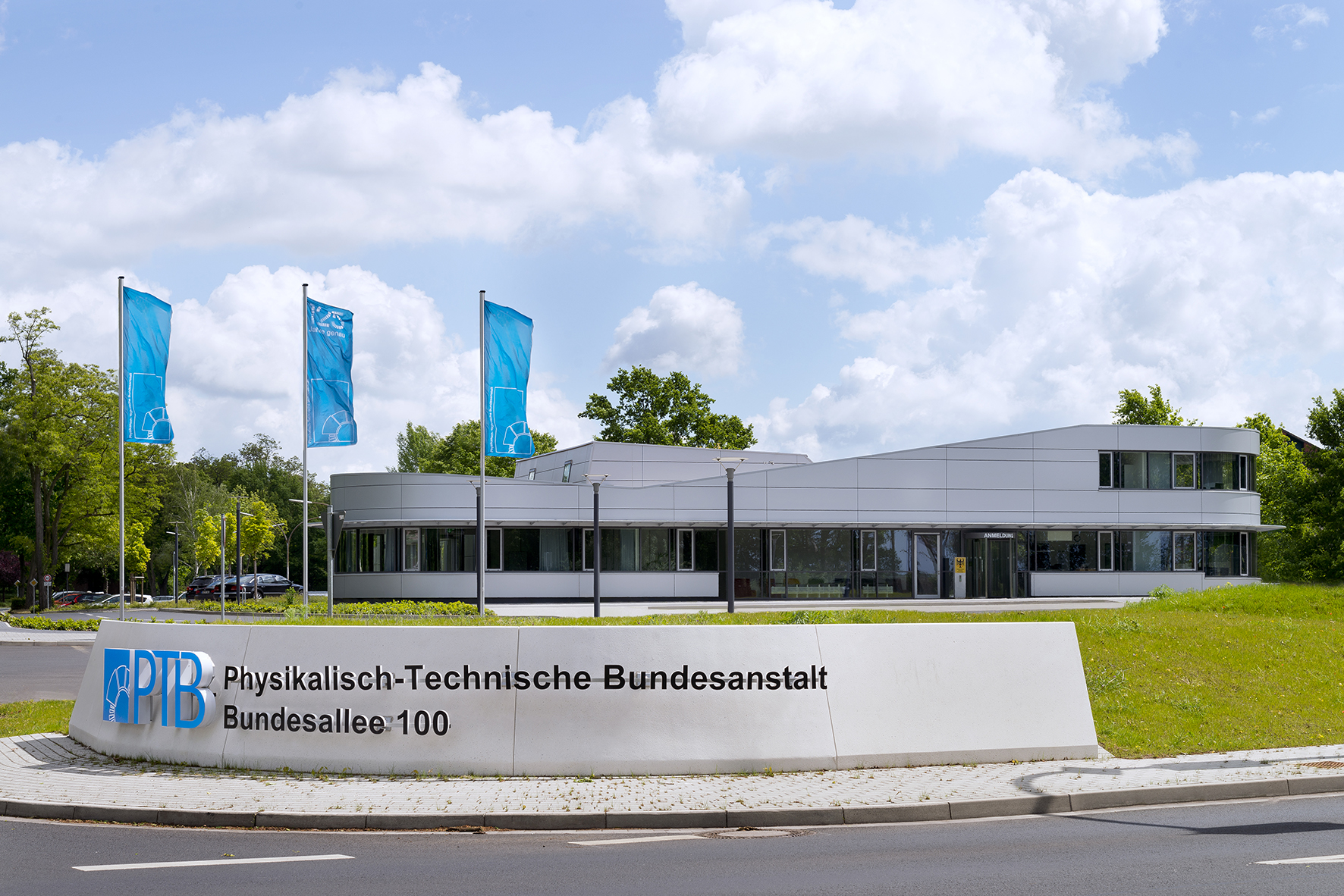 PTB geländeEinfahrt